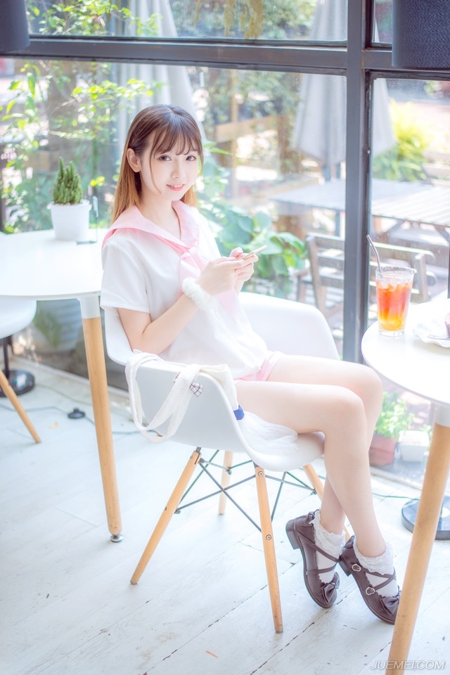 努力只能及格，拼命才能优秀。要么出众，要么出局，这是人生真谛。